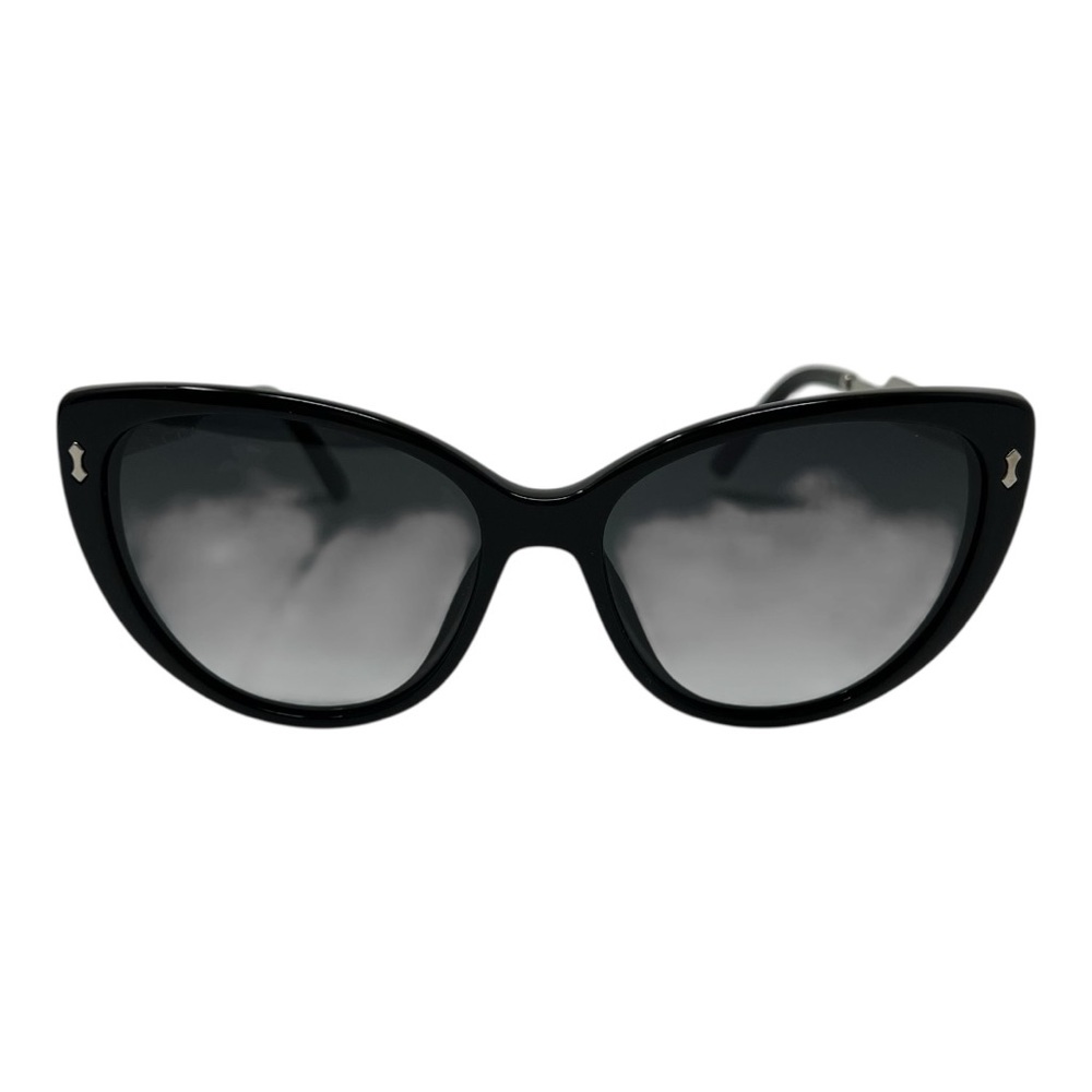 Gucci Elegant Black Cat-Eye Sunglasses